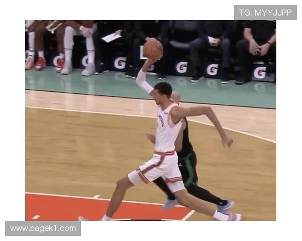 合法冲撞判罚要点：肩部对抗、抢球动作与是否构成犯规